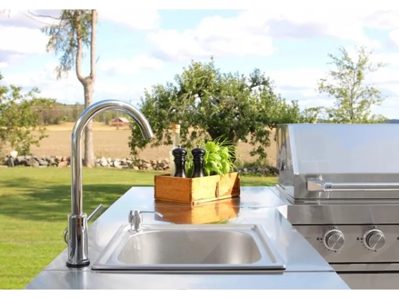 MyOutDoorKitchen Modul mit Spülbecken und Aufbewahrungsschrank Stainless Collection< Schneidebretter