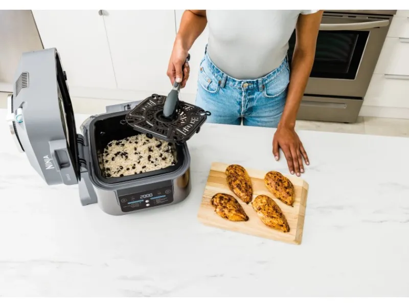 New Ninja Cooking System und Heißluftfritteuse ON400DE Speedi Rapid Hellgrau