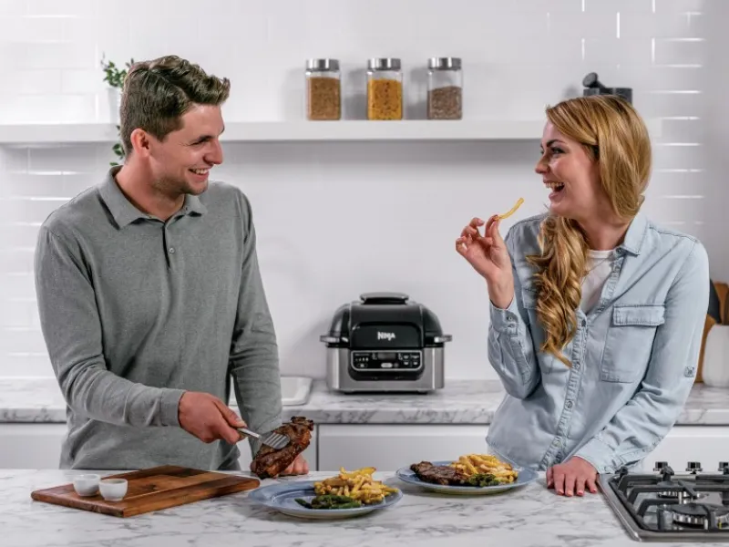 Ninja Grill und Heißluftfritteuse AG301EU Foodi Grau-Schwarz< Haushaltsgeräte