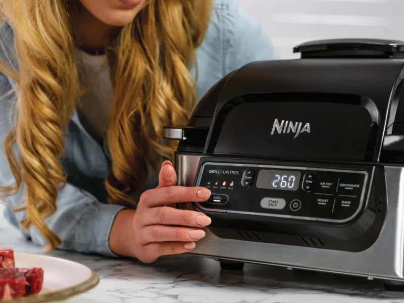 Ninja Grill und Heißluftfritteuse AG301EU Foodi Grau-Schwarz< Haushaltsgeräte
