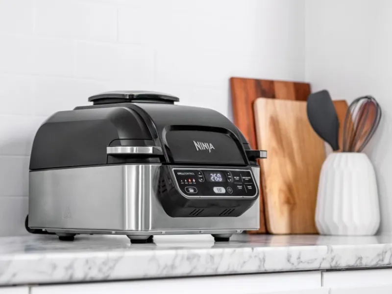Ninja Grill und Heißluftfritteuse AG301EU Foodi Grau-Schwarz< Haushaltsgeräte
