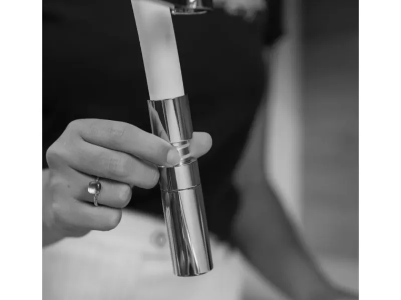VIZIO 4 Wege Wasserhahn Küchenarmatur BOD mit 360° Schwenkbarem Auslauf Abnehmbare 2 Strahl Handbrause Schwarz Matt Rot< Einhebelmischer