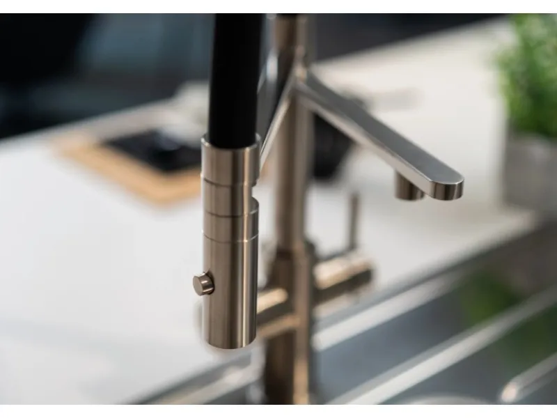 Hot VIZIO 5 Wege Wasserhahn Küchenarmatur Edelstahl Massiv mit 360° Schwenkbarem Auslauf Abnehmbare 2 Strahl Handbrause Gebürstet Gelb