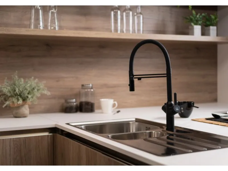 Clearance VIZIO 4 Wege Wasserhahn Küchenarmatur BOD mit 360° Schwenkbarem Auslauf Abnehmbare 2 Strahl Handbrause Schwarz Matt Weiß