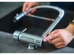 Einhebelmischer<VIZIO NIEDERDRUCK Wasserhahn Vorfenster Küchenarmatur Umklappbar 6 CM mit 360° Schwenkbarem Auslauf Abnehmbare 2 Strahl Handbrause Verchromt Rot