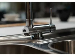 Sale VIZIO Wasserhahn Vorfenster Küchenarmatur Umklappbar 45 CM mit 360° Schwenkbarem Auslauf Abnehmbare 2 Strahl Handbrause Verchromt Rot