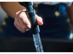 VIZIO Wasserhahn Vorfenster Küchenarmatur Umklappbar 6 CM mit 360° Schwenkbarem Auslauf Abnehmbare 2 Strahl Handbrause Schwarz Matt   Gelb< Einhebelmischer