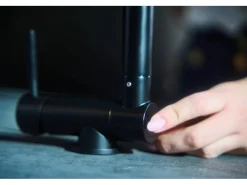 VIZIO Wasserhahn Vorfenster Küchenarmatur Umklappbar 6 CM mit 360° Schwenkbarem Auslauf Abnehmbare 2 Strahl Handbrause Schwarz Matt   Weiß< Einhebelmischer