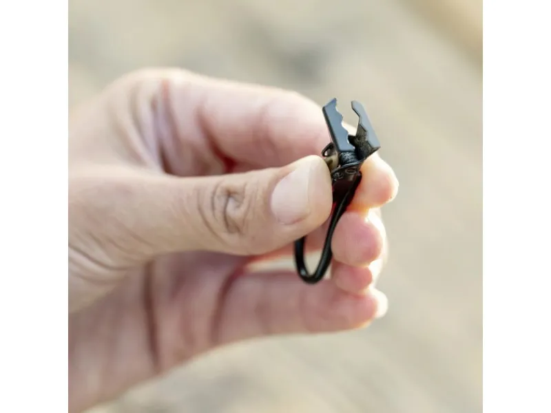 Wenko Küchenhelfer<Klemm-Ösen Metall 1,7 cm x 5,3 cm x 1 cm Schwarz 4 Stück